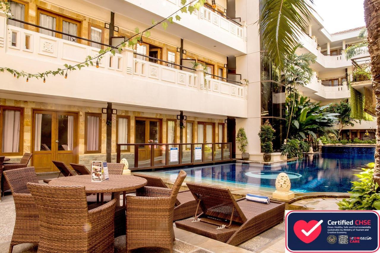 Famous Hotel Kuta Formerly Permata Kuta Hotel Exteriér fotografie