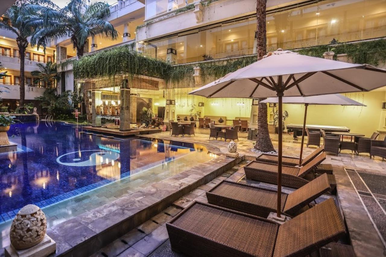 Famous Hotel Kuta Formerly Permata Kuta Hotel Exteriér fotografie