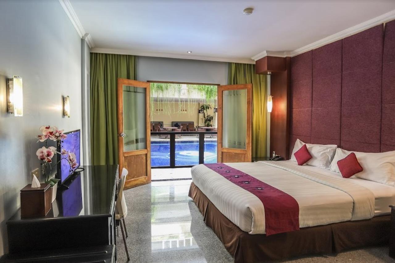 Famous Hotel Kuta Formerly Permata Kuta Hotel Exteriér fotografie