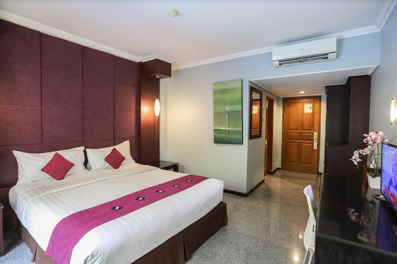 Famous Hotel Kuta Formerly Permata Kuta Hotel Exteriér fotografie