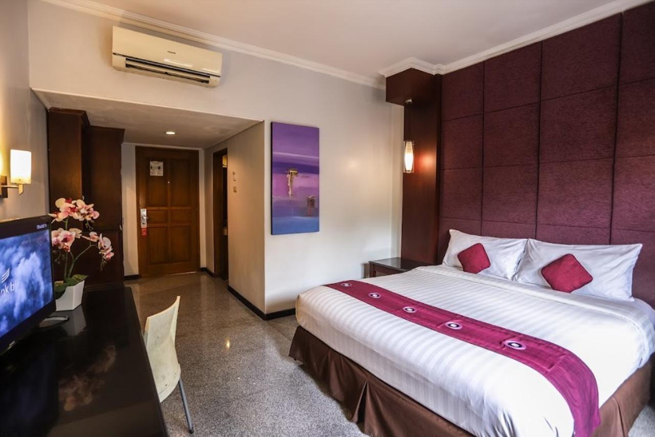 Famous Hotel Kuta Formerly Permata Kuta Hotel Exteriér fotografie