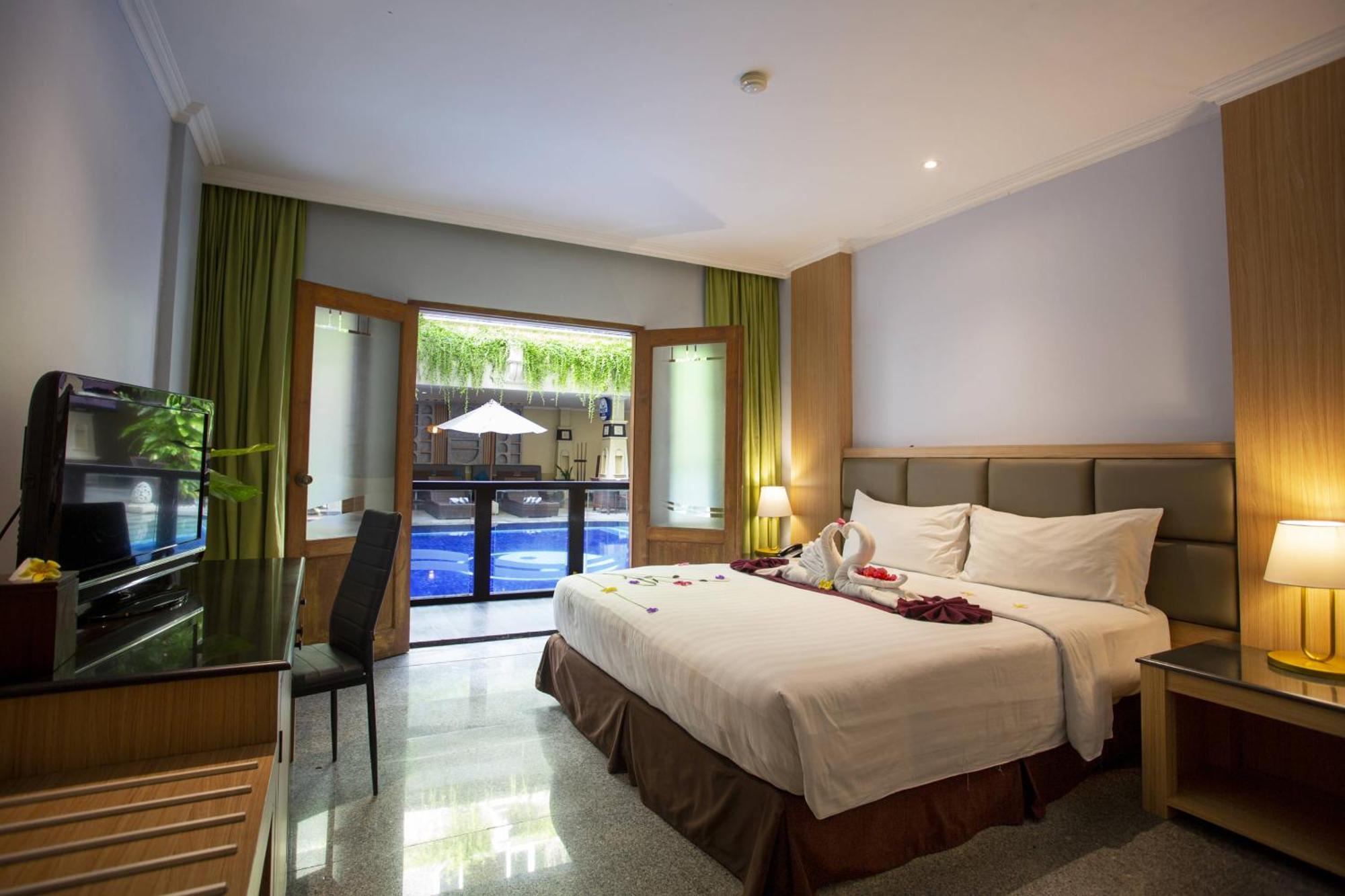 Famous Hotel Kuta Formerly Permata Kuta Hotel Exteriér fotografie