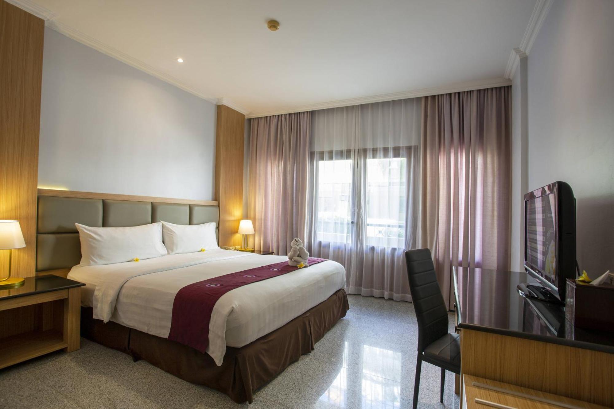 Famous Hotel Kuta Formerly Permata Kuta Hotel Exteriér fotografie