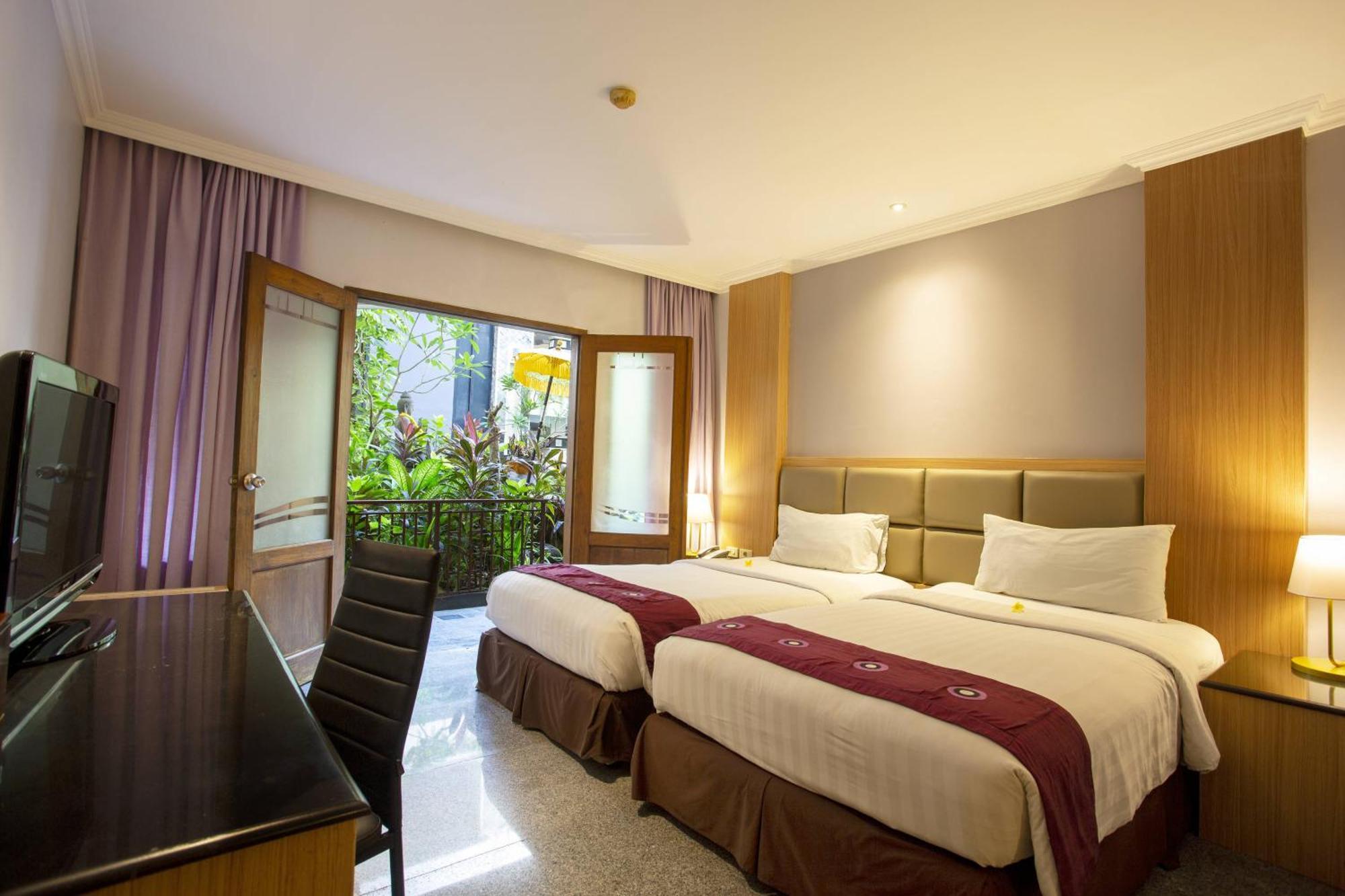 Famous Hotel Kuta Formerly Permata Kuta Hotel Exteriér fotografie