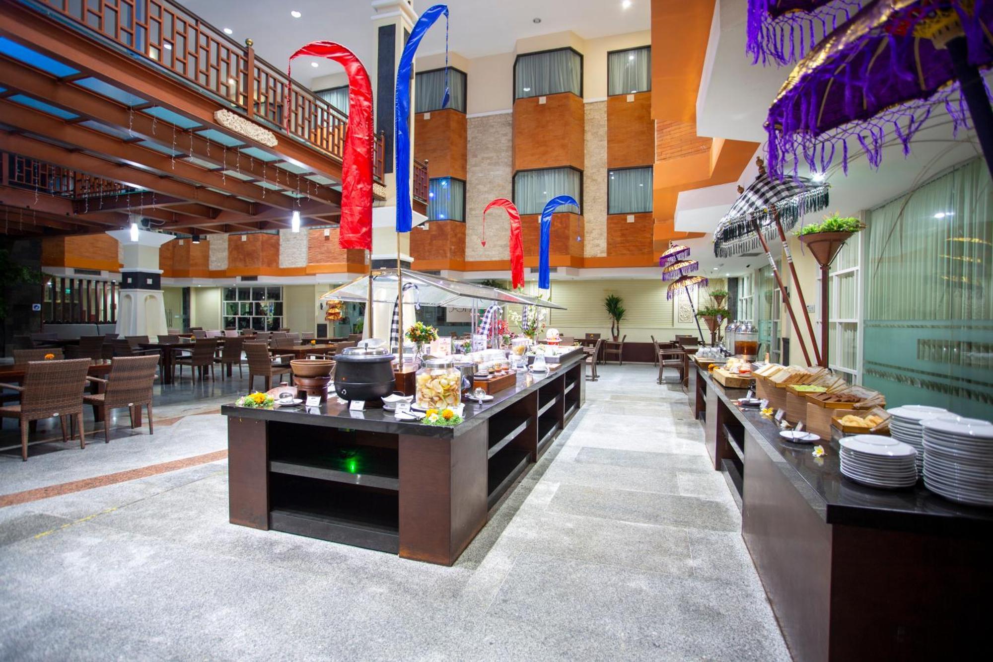 Famous Hotel Kuta Formerly Permata Kuta Hotel Exteriér fotografie
