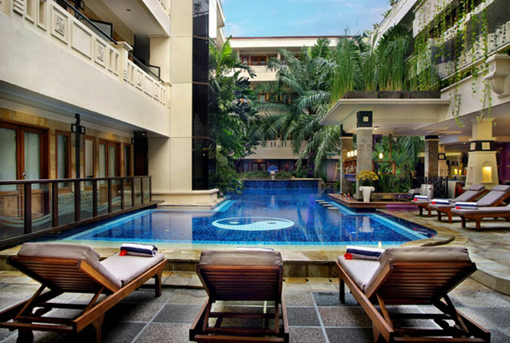 Famous Hotel Kuta Formerly Permata Kuta Hotel Exteriér fotografie