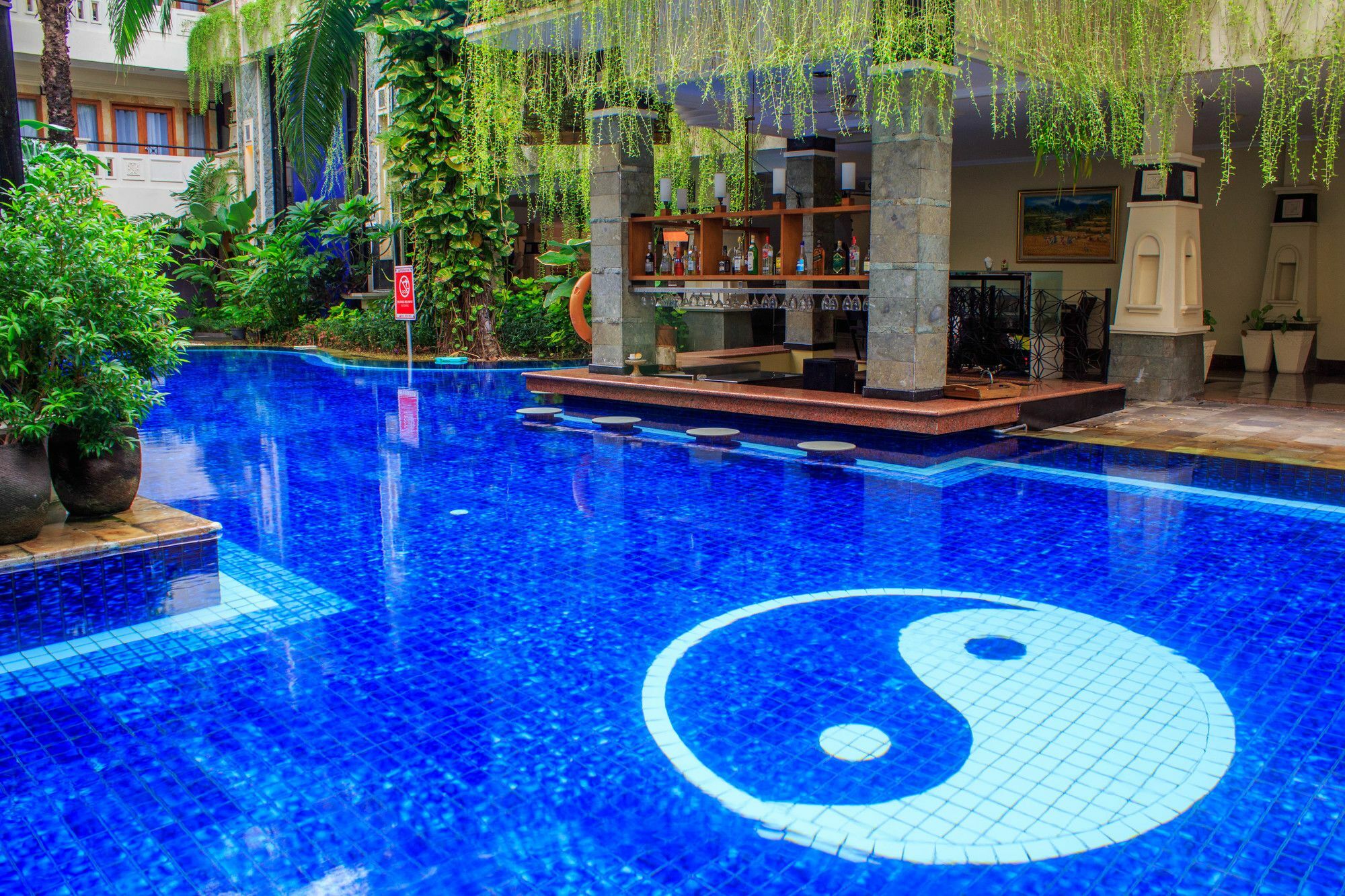 Famous Hotel Kuta Formerly Permata Kuta Hotel Exteriér fotografie