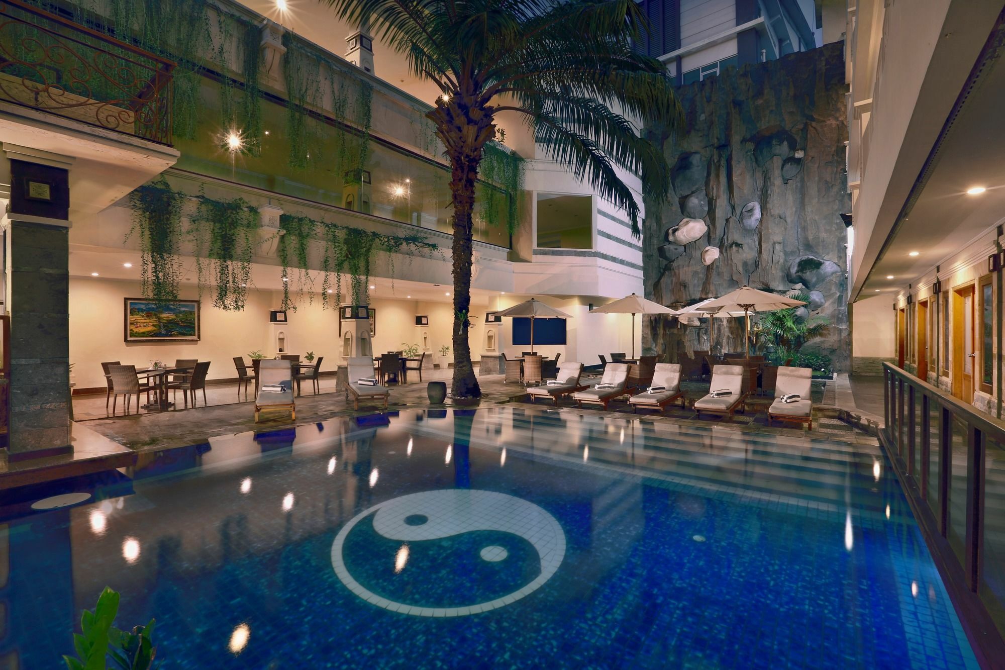 Famous Hotel Kuta Formerly Permata Kuta Hotel Exteriér fotografie