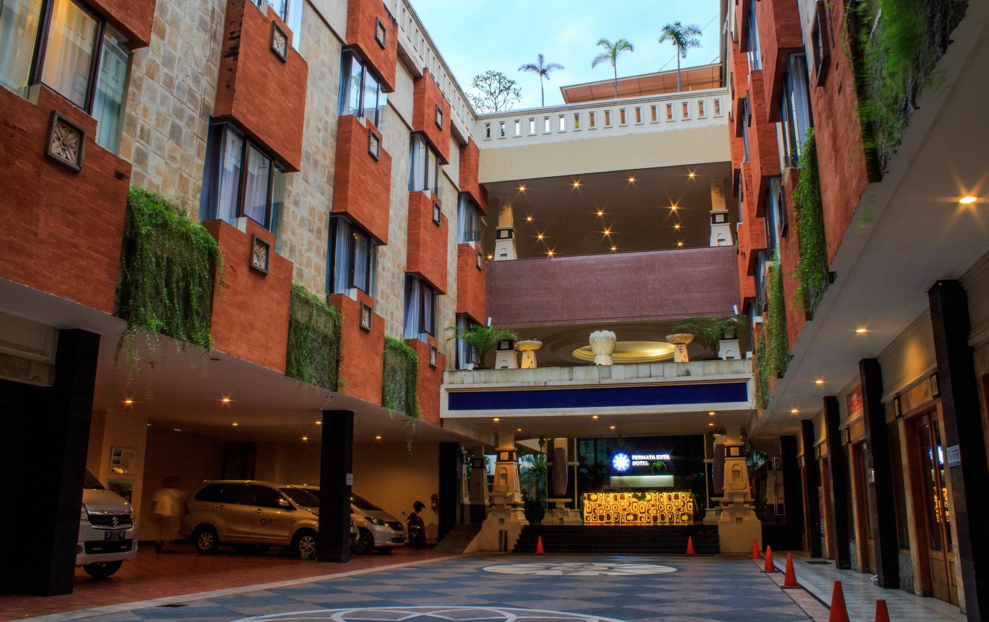 Famous Hotel Kuta Formerly Permata Kuta Hotel Exteriér fotografie