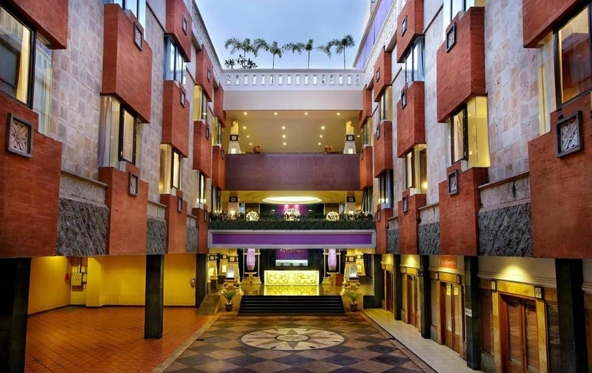 Famous Hotel Kuta Formerly Permata Kuta Hotel Exteriér fotografie
